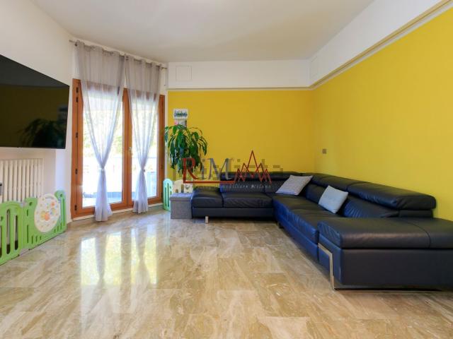 Appartamento in vendita di 107 m² in Via delle Forze Armate, 260