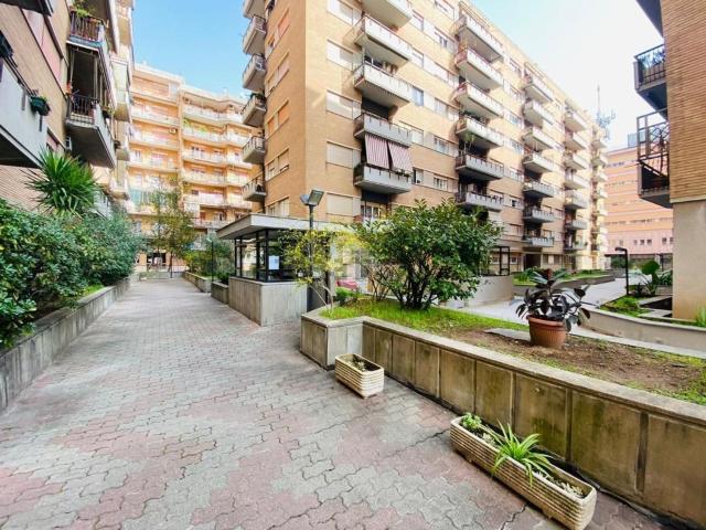 Appartamento in vendita di 107 m² in Via Feronia, 146