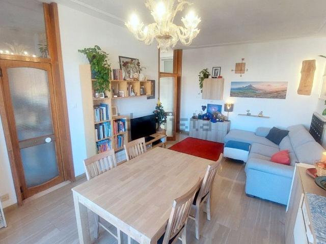 Appartamento in vendita di 107 m² in Via Francesco Marzolo