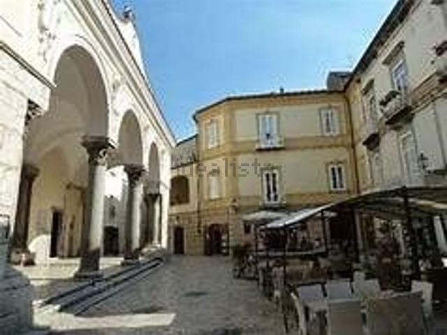 Appartamento in vendita di 107 m² in Via Longano
