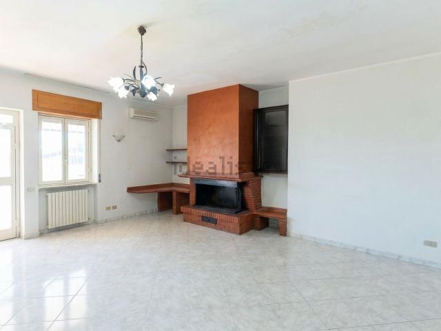 Appartamento in vendita di 107 m² in Via Laura