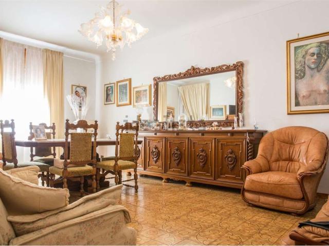 Appartamento in vendita di 107 m² in Via Lucania, 5