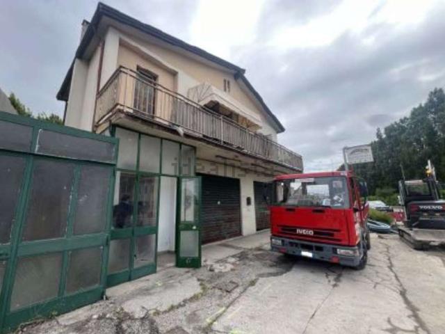 Appartamento in vendita di 107 m² in Via Noventana, 103