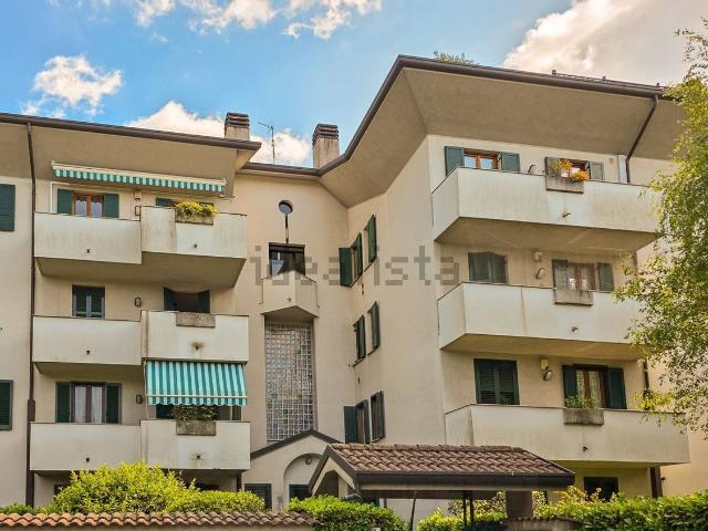 Appartamento in vendita di 107 m² in Via Salvo D&apos Acquisto, 6