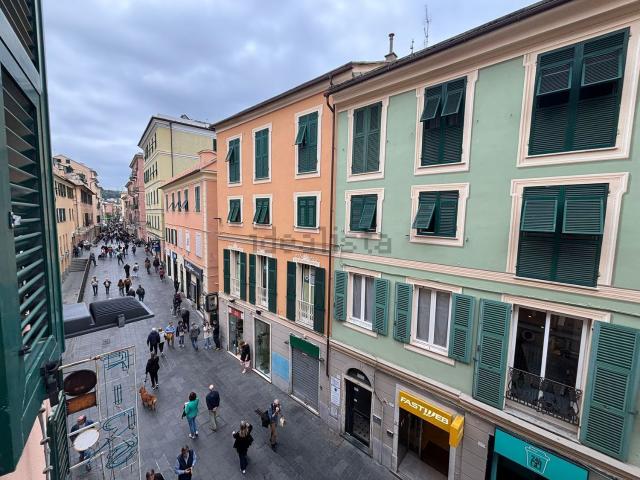 Appartamento in vendita di 107 m² in Via Sestri