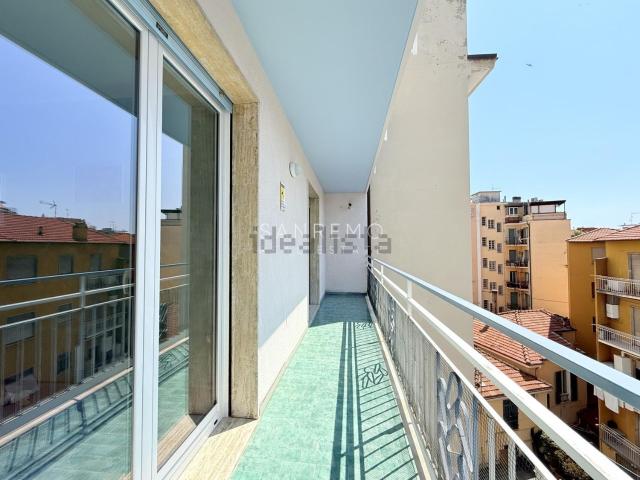 Appartamento in vendita di 107 m² in Via Peirogallo