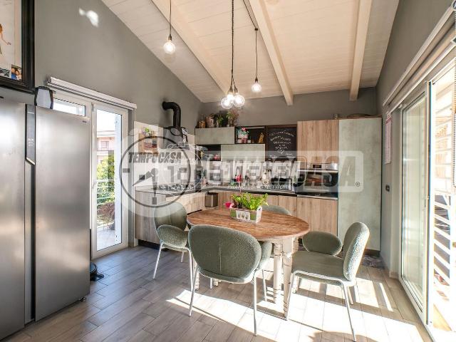 Appartamento in vendita di 107 m² in Via Roccalumera