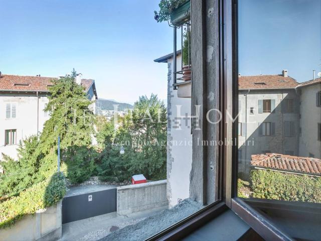 Appartamento in vendita di 107 m² in Via Tassis, 15