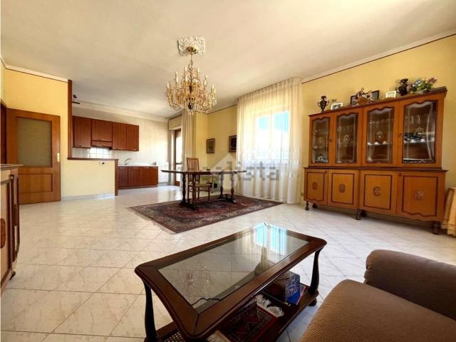 Appartamento in vendita di 107 m² in Piazza Leone Severino, 17