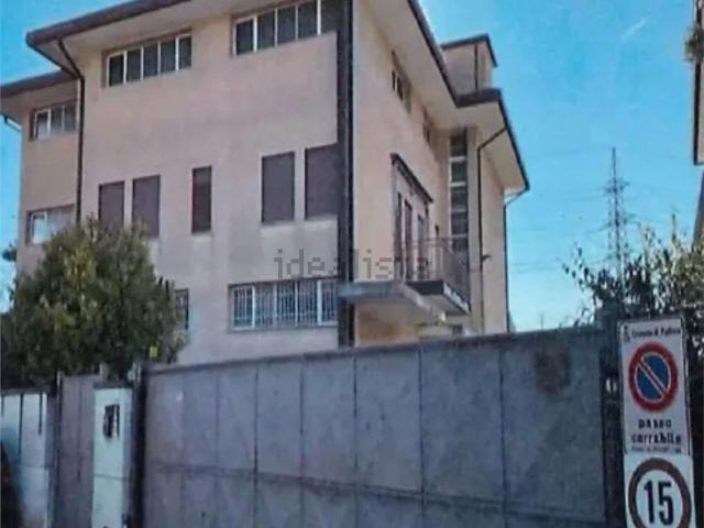 Appartamento in vendita di 108 m² in Via Carlo Bergamini