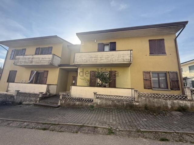 Appartamento in vendita di 108 m² in Via Castello, 1
