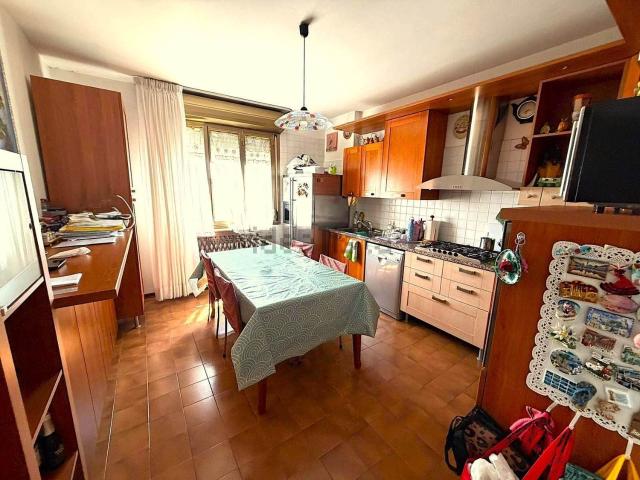 Appartamento in vendita di 108 m² in Via Circonvallazione, 18