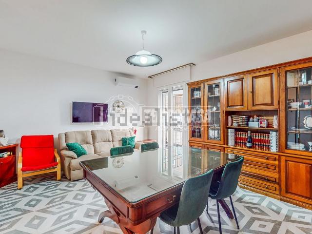 Appartamento in vendita di 108 m² in Via A. Costa, 164