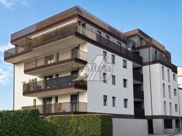 Appartamento in vendita di 108 m² in Via Alessandro Manzoni, 32