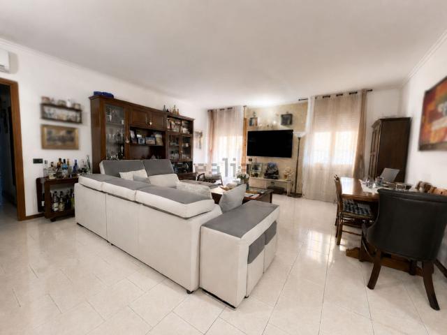 Appartamento in vendita di 108 m² in Via Bottego