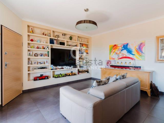 Appartamento in vendita di 108 m² in Via Genova, 31