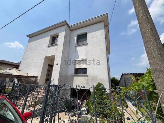 Appartamento in vendita di 108 m² in Via Giacomo Matteotti, 56