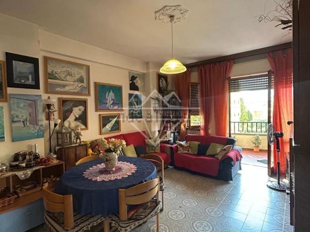 Appartamento in vendita di 108 m² in Via Giovanni Pascoli, 54100