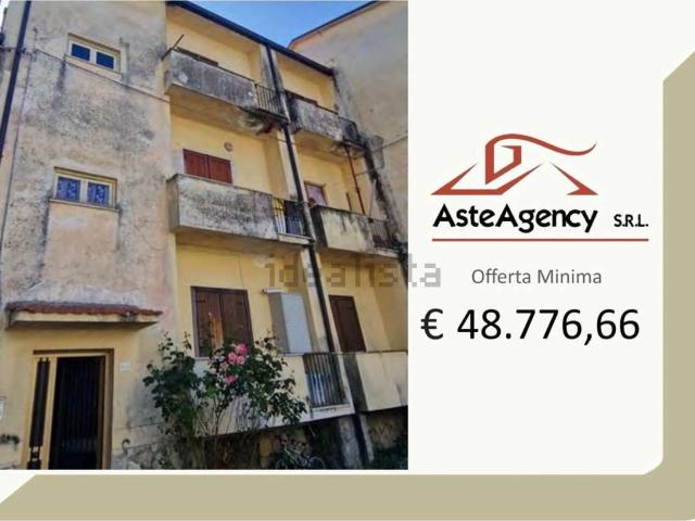 Appartamento in vendita di 108 m² in Via dei Marsi