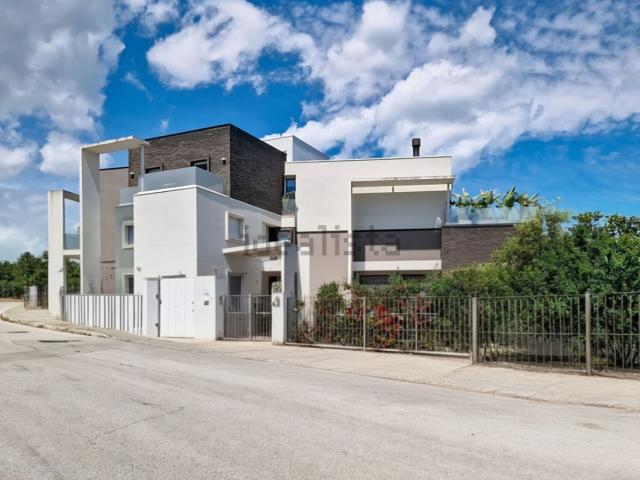 Appartamento in vendita di 108 m² in Via dei Lauri, 32