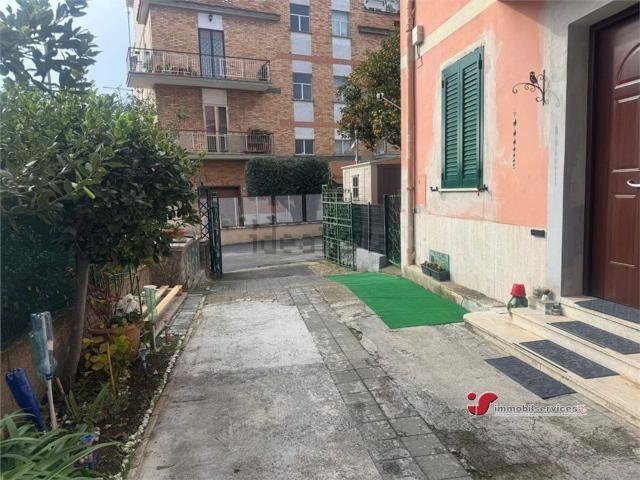 Appartamento in vendita di 108 m² in Via dei Rangoni