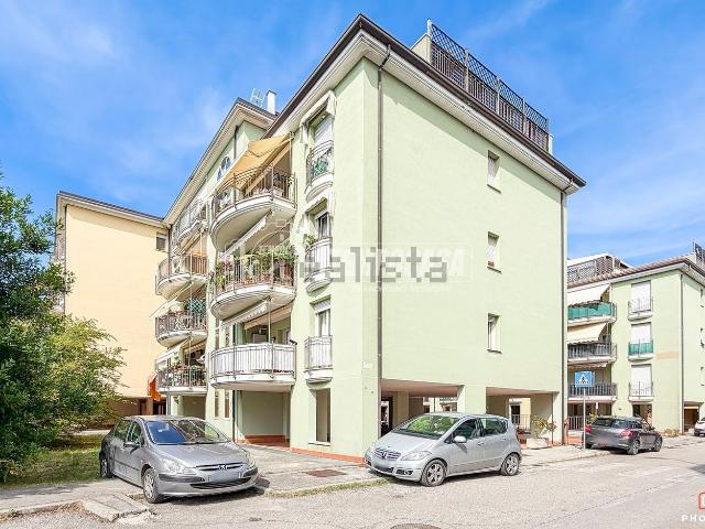 Appartamento in vendita di 108 m² in Via del Ciclamino