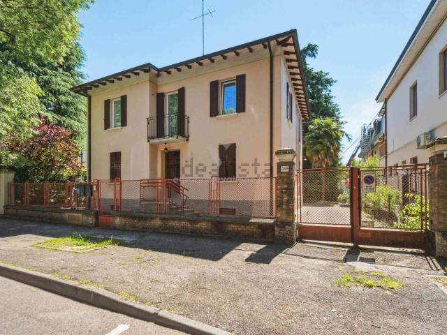 Appartamento in vendita di 108 m² in Via della Pace, 348