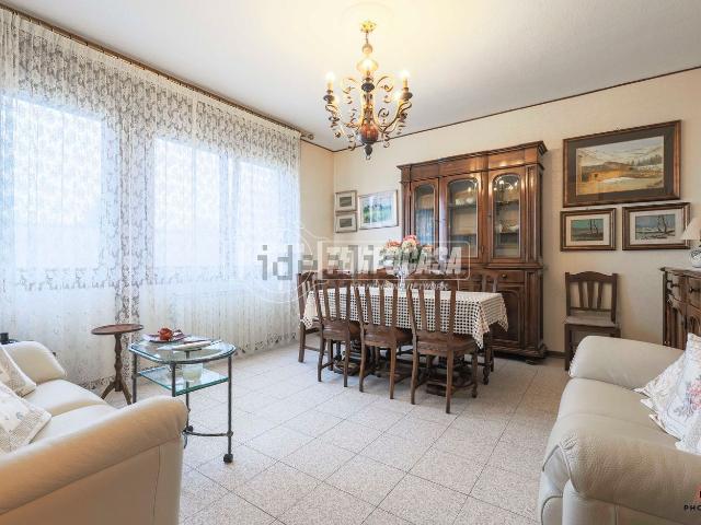 Appartamento in vendita di 108 m² in Via Enrico De Nicola, 17