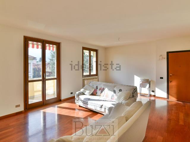 Appartamento in vendita di 108 m² in Via Francesco Petrarca, 9