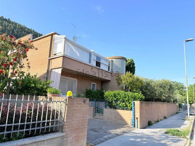 Appartamento in vendita di 108 m² in Via Lazio, 16
