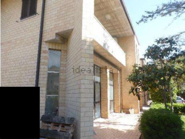 Appartamento in vendita di 108 m² in Via Lussu