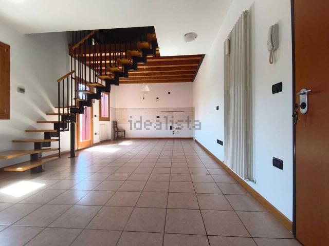 Appartamento in vendita di 108 m² in Via Monsignor E. Bacchion
