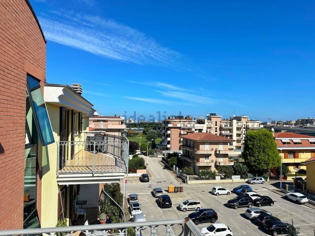 Appartamento in vendita di 108 m² in Via Monte Conero, 68