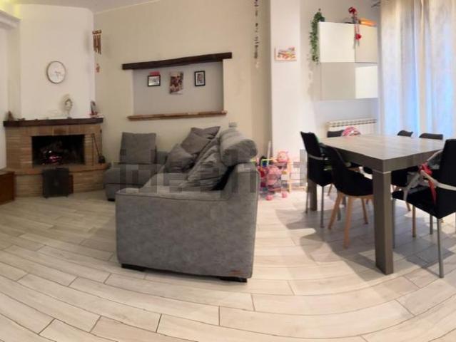 Appartamento in vendita di 108 m² in Via MONTE TEZIO