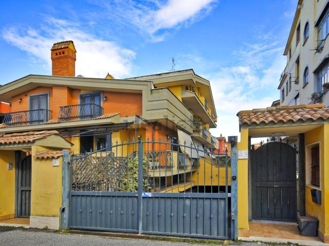 Appartamento in vendita di 108 m² in Via Montepaone, 43