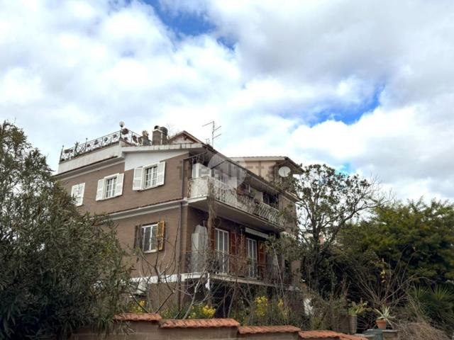 Appartamento in vendita di 108 m² in Via Mormanno, 28