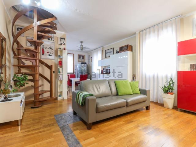 Appartamento in vendita di 108 m² in Via Provinciale Cento, 4