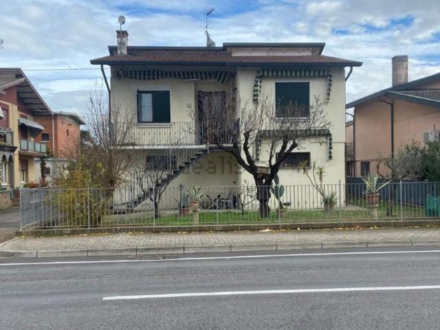 Appartamento in vendita di 108 m² in Via Roma