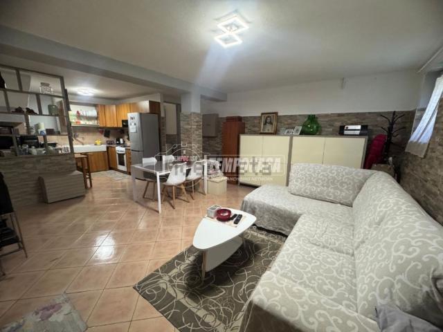 Appartamento in vendita di 108 m² in Via Rosmini, 1