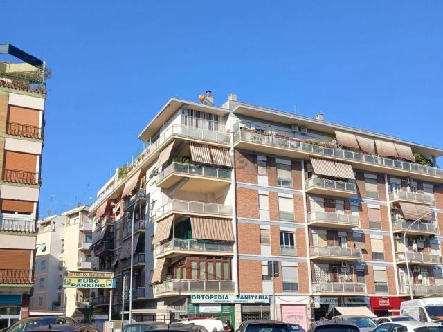 Appartamento in vendita di 108 m² in Via Tuscolana