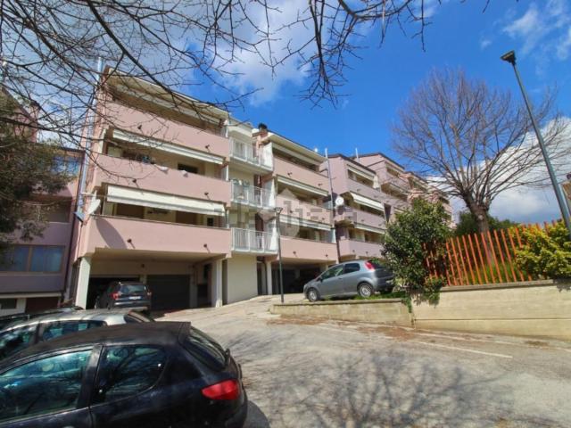 Appartamento in vendita di 108 m² in Via Valerio Valentini, 36