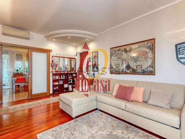 Appartamento in vendita di 108 m² in Via Vittorio Barzoni, 4