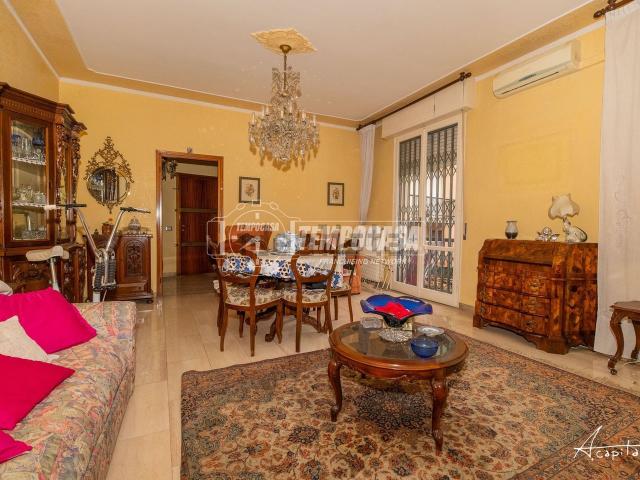 Appartamento in vendita di 108 m² in Via Vincenzo Bellini, 210