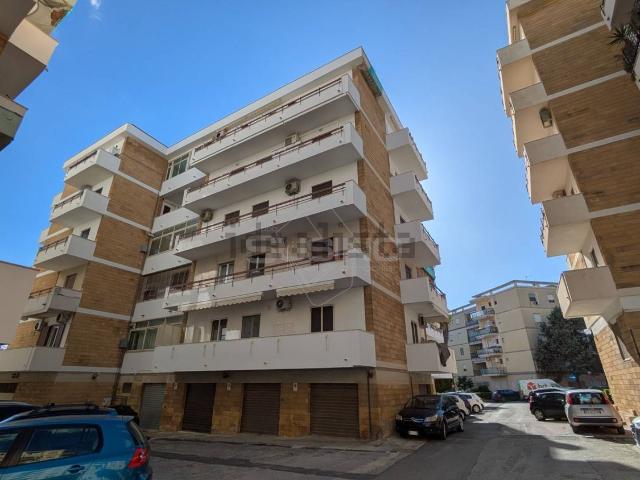 Appartamento in vendita di 108 m² in Viale Teracati, 51