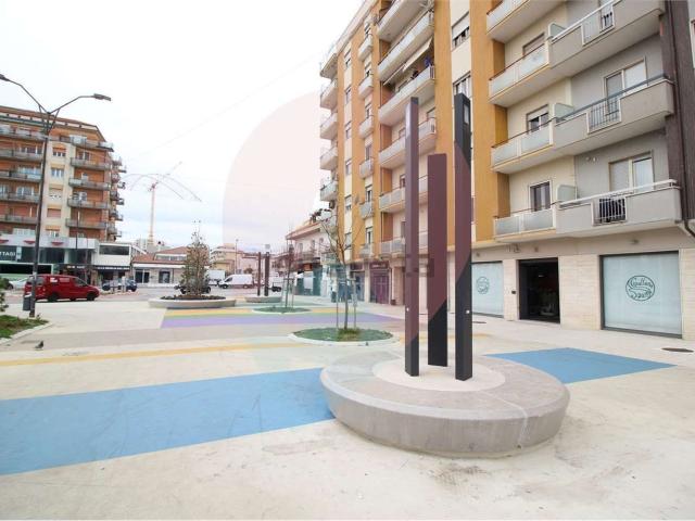Appartamento in vendita di 108 m² in Viale V. Pepe, 13