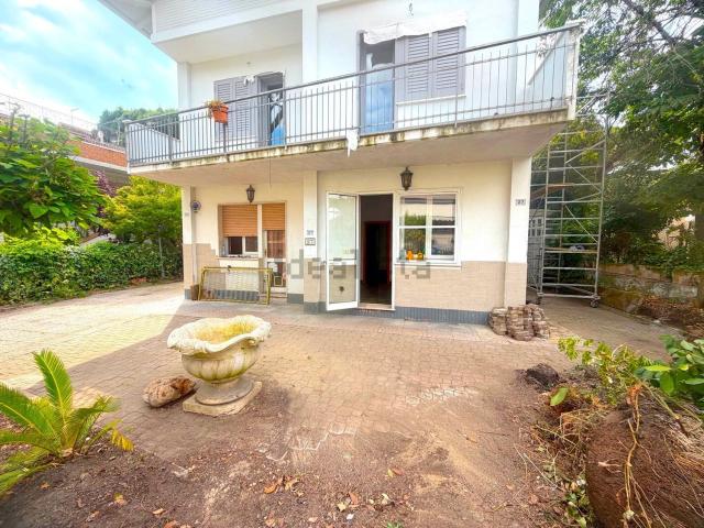 Appartamento in vendita di 108 m² in Viale Vittorio Alfieri