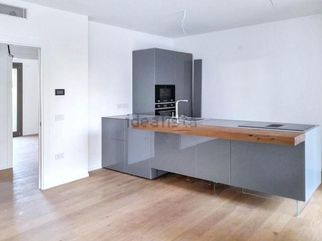 Appartamento in vendita di 108 m² in Viale Brigata Marche, 15