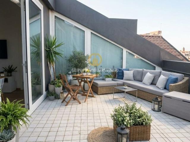 Appartamento in vendita di 108 m² in Viale Monte Grappa