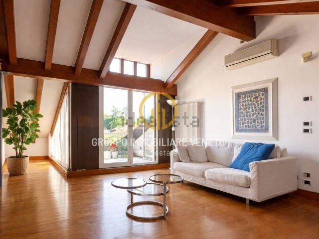 Appartamento in vendita di 108 m² in Viale Monte Grappa