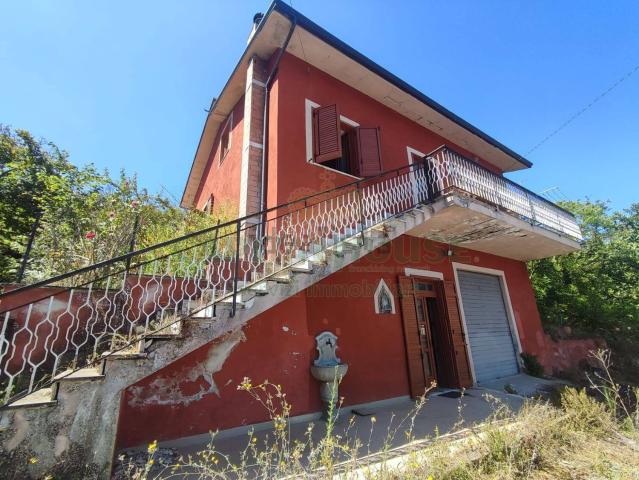 Appartamento in vendita di 108 m² in Contrada Cerasuolo, 38